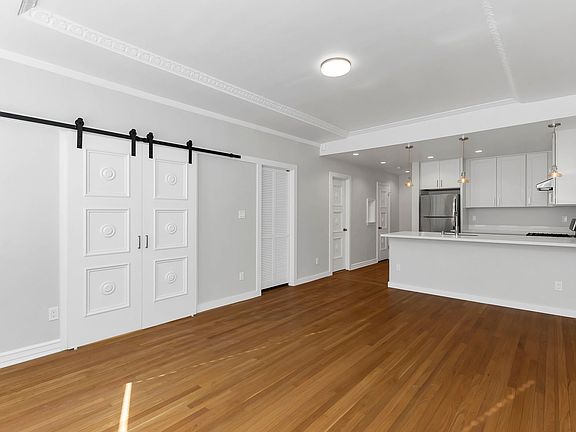 2nd image of 1801 Gough St APT 206