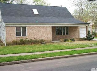 104 Croyden Ave, Great Neck, NY 11023