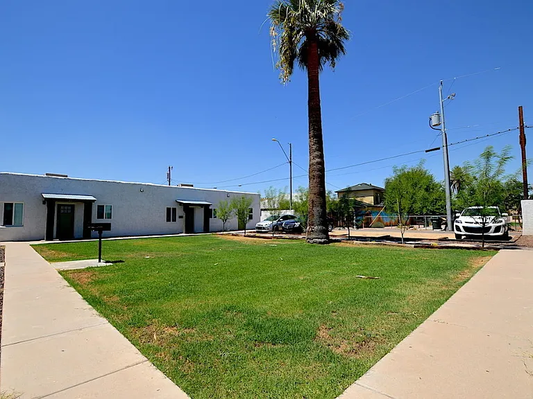 646 N 10th Ave #B11 — Photo 2