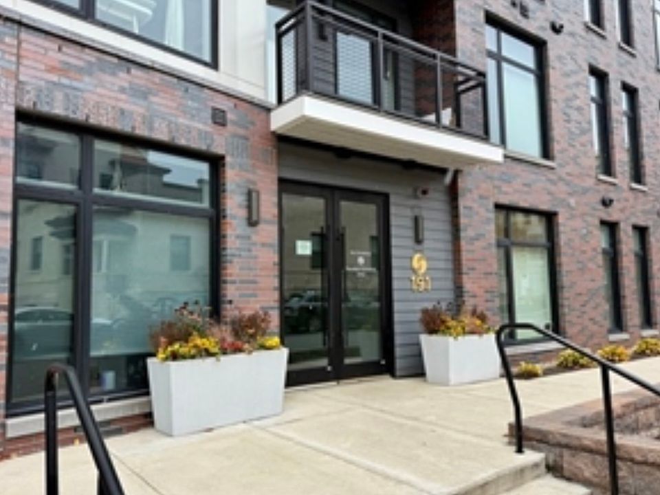 1st image of 191 Washington St #411