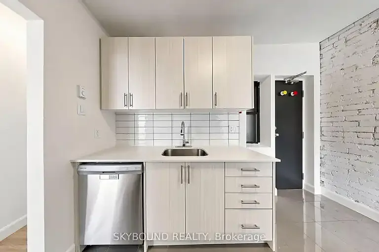 131 Wineva Ave — Photo 3