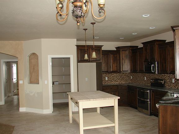5th image of 2724 Meadowbrook Dr