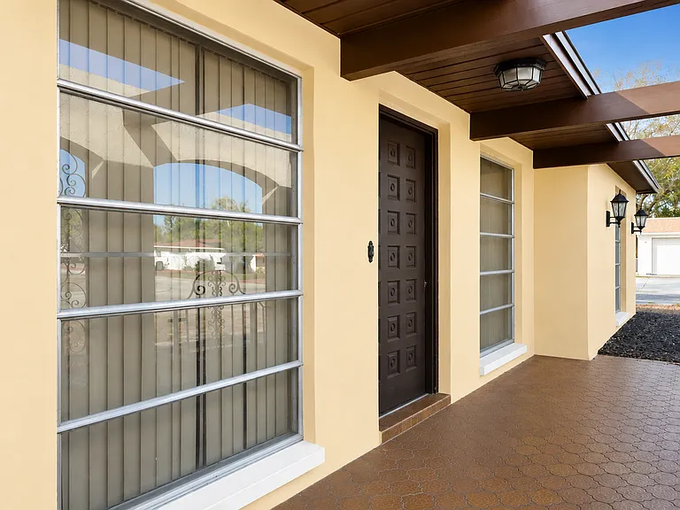 3022 Salisbury Dr — Photo 2