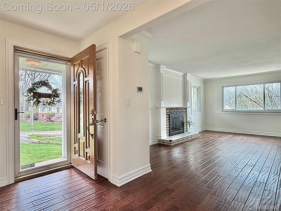 4th image of 771 Edgewood Dr
