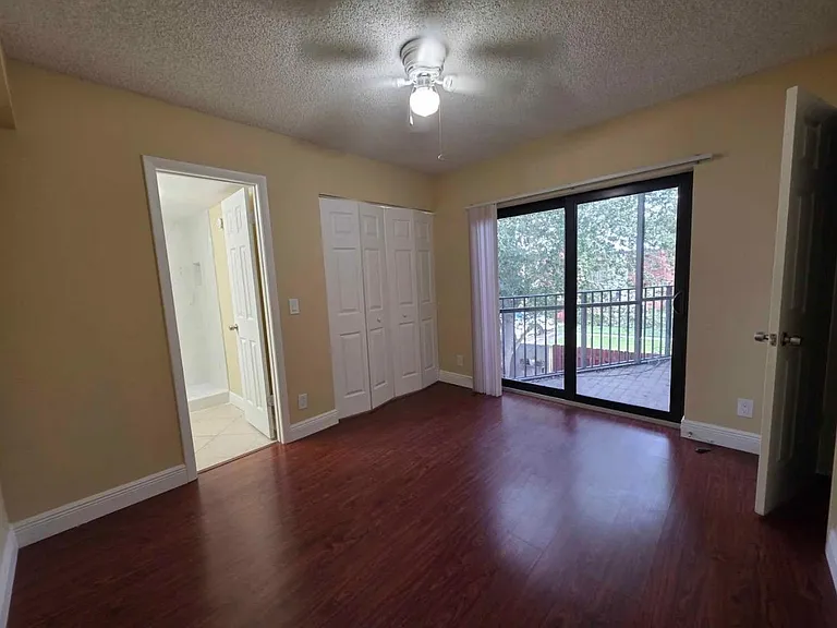 3928 Victoria Dr — Photo 6