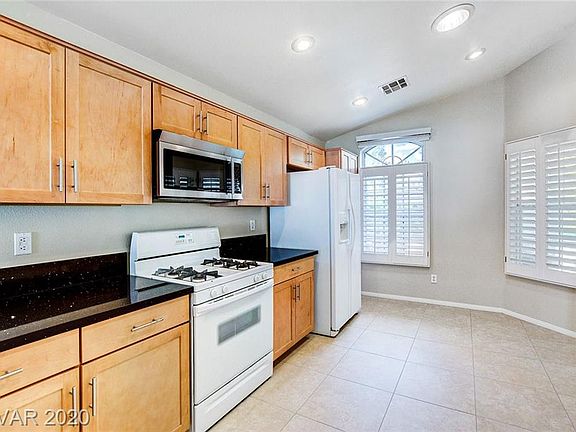 5th image of 205 Misty Garden St