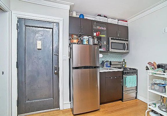 3rd image of 247 Broome St APT 5D