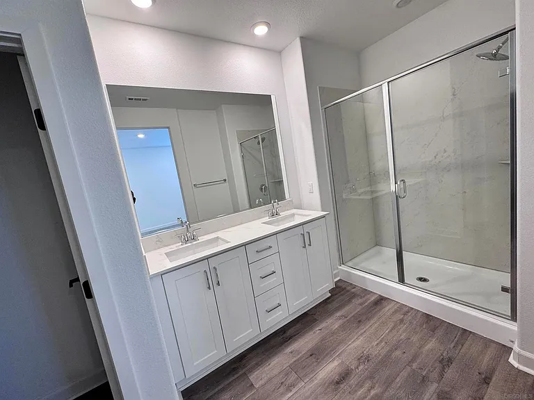 784 Mateo St #1 — Photo 13