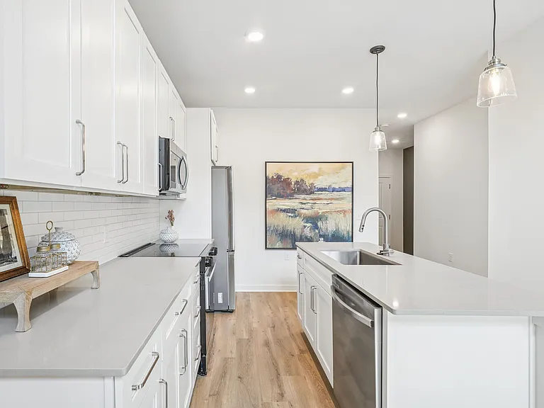Hamlet Watkins Centre - Homes & Townhomes for Rent — Photo 35