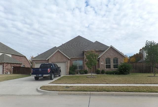 1st image of 805 Killian Dr