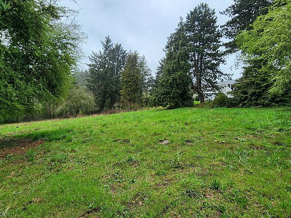 2nd image of 840 SW Stephenson St