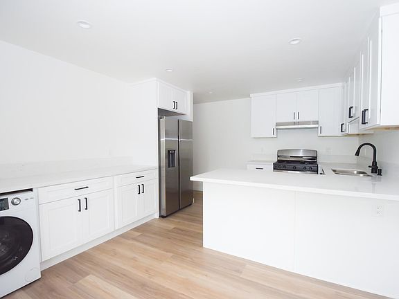 5th image of 520 S Seaward Ave #520