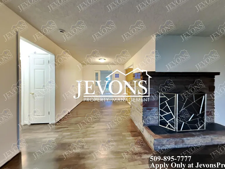 3571 E B St — Photo 3