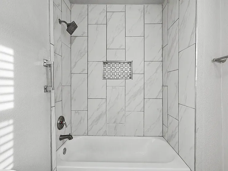 537 SW 46th St — Photo 26