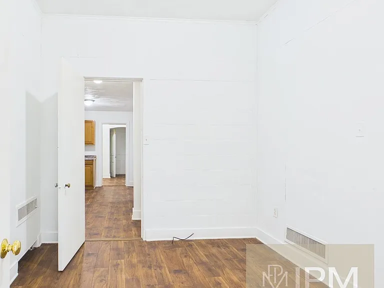 410-412 S George St — Photo 7