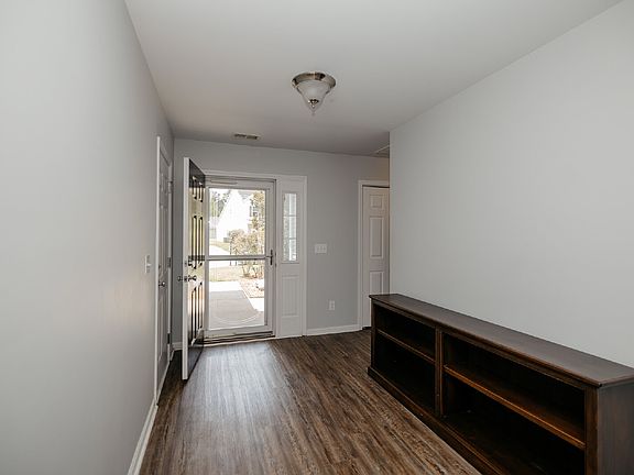5th image of 262 Island Green Rd