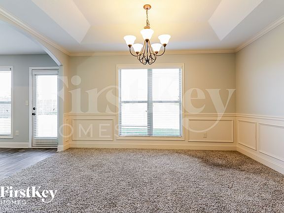 5th image of 1028 Lake Vista Dr