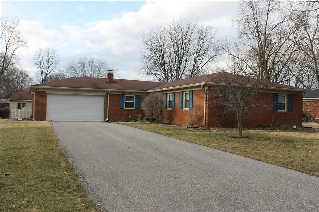 7002 Castle Manor Dr photo 1