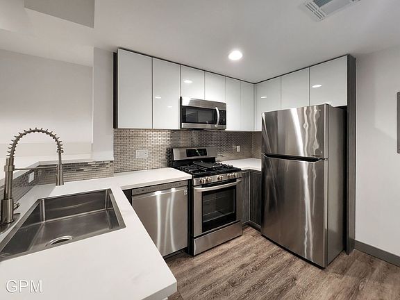 4th image of 178 N Alexandria Ave #305