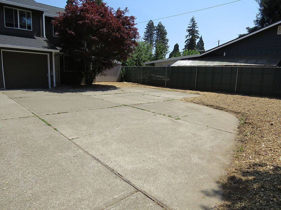 1st image of 764 SE 16th Ave