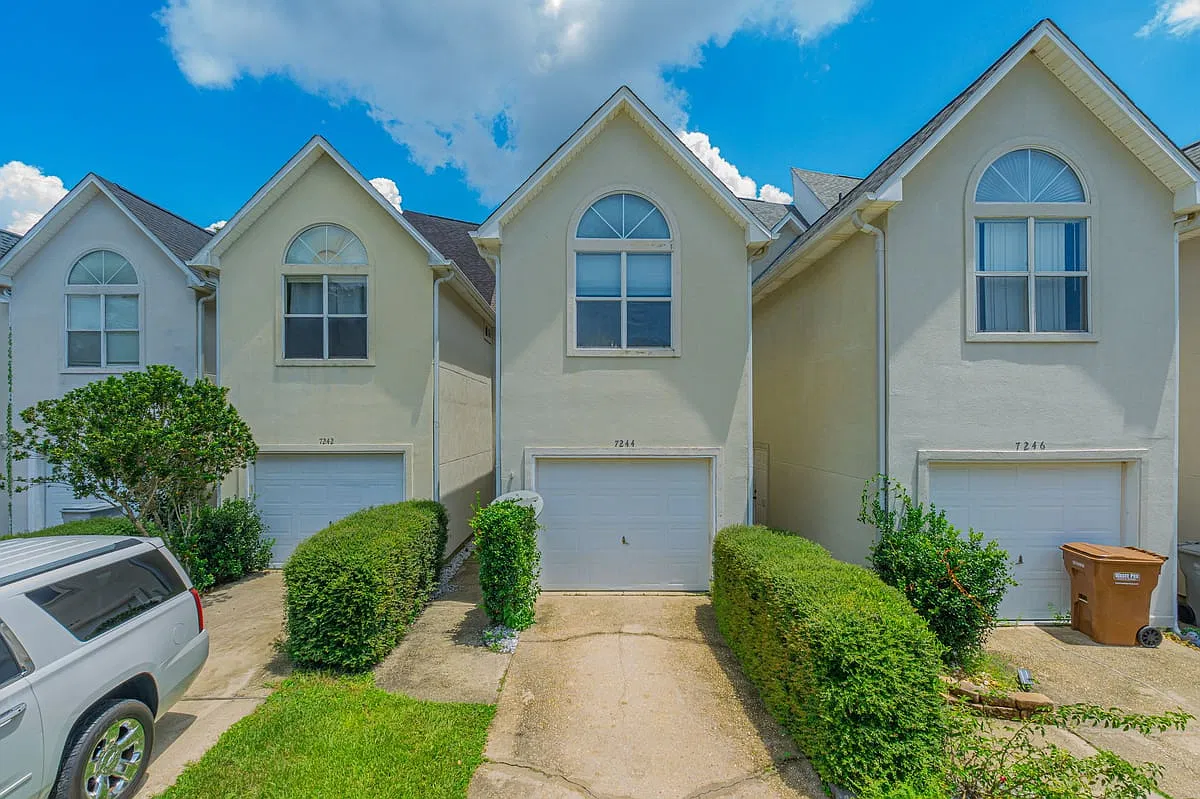 7244 Grimms Landing — Photo 1