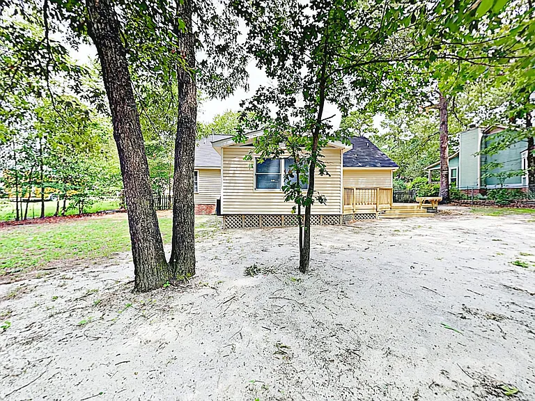 204 Winslow Way — Photo 17