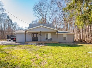 3032 Bell Wick Rd, Hubbard, OH 44425