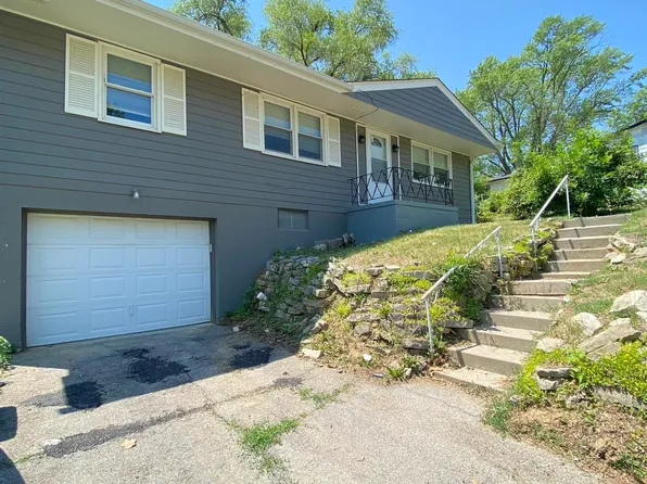 9407 Binney St, Omaha, NE 68134