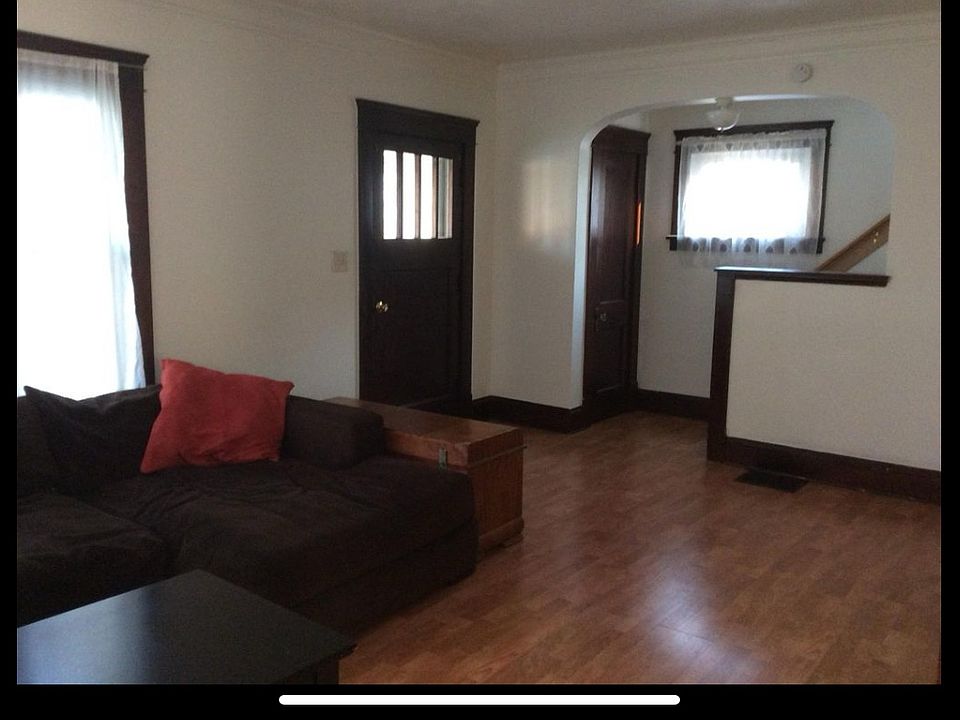 1st image of 290 Daisy Ave