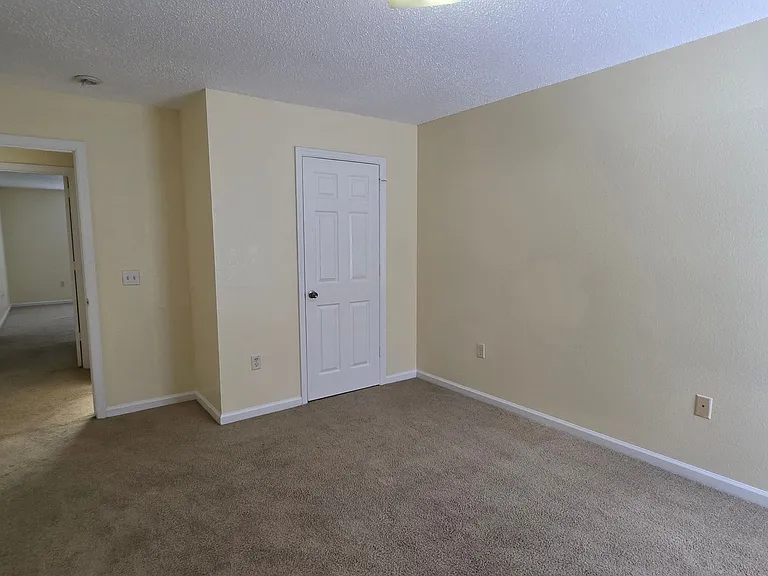 1118 Towne Park Dr — Photo 16