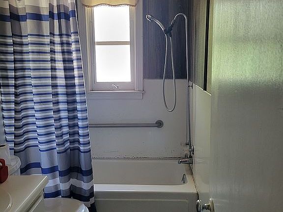 5th image of 108 Bishop St