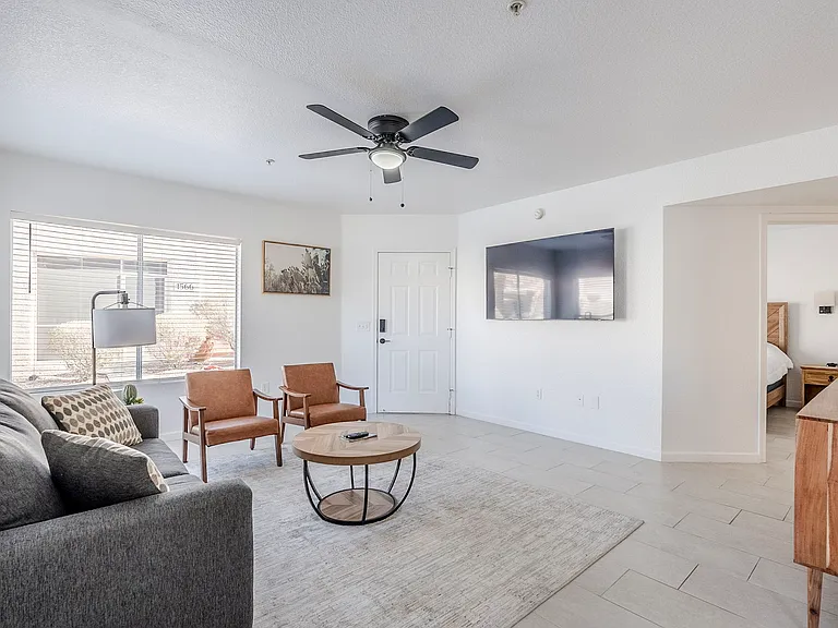 1564 N Paseo La Tinaja — Photo 2