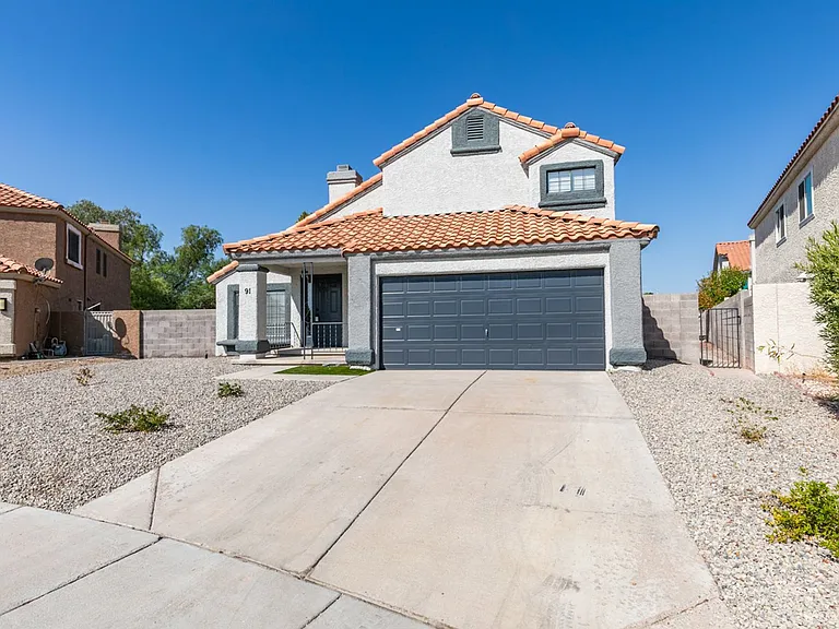 91 Trevor Dr — Photo 3