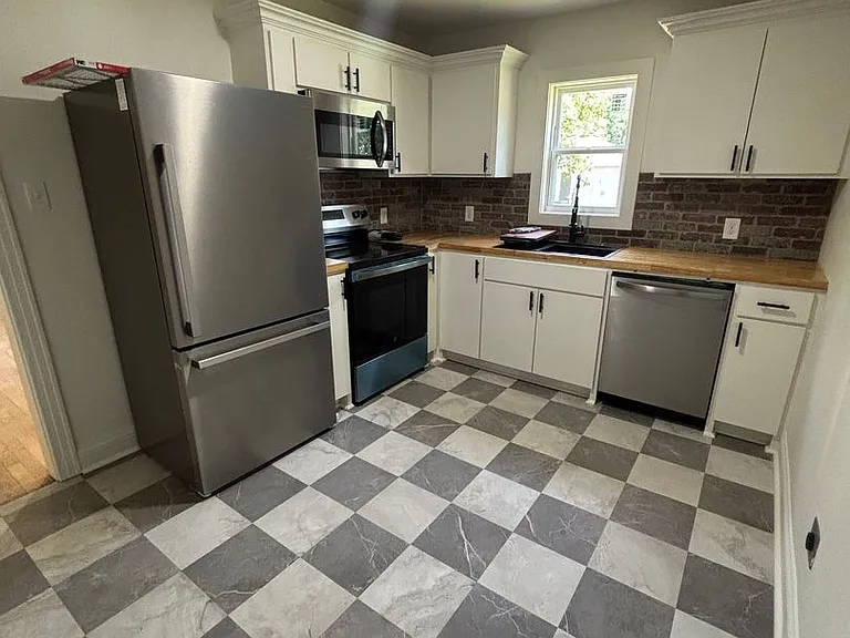 1601 Traffic St — Photo 13