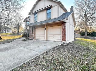 3504 NW Blue Jacket Dr, Lees Summit, MO 64064