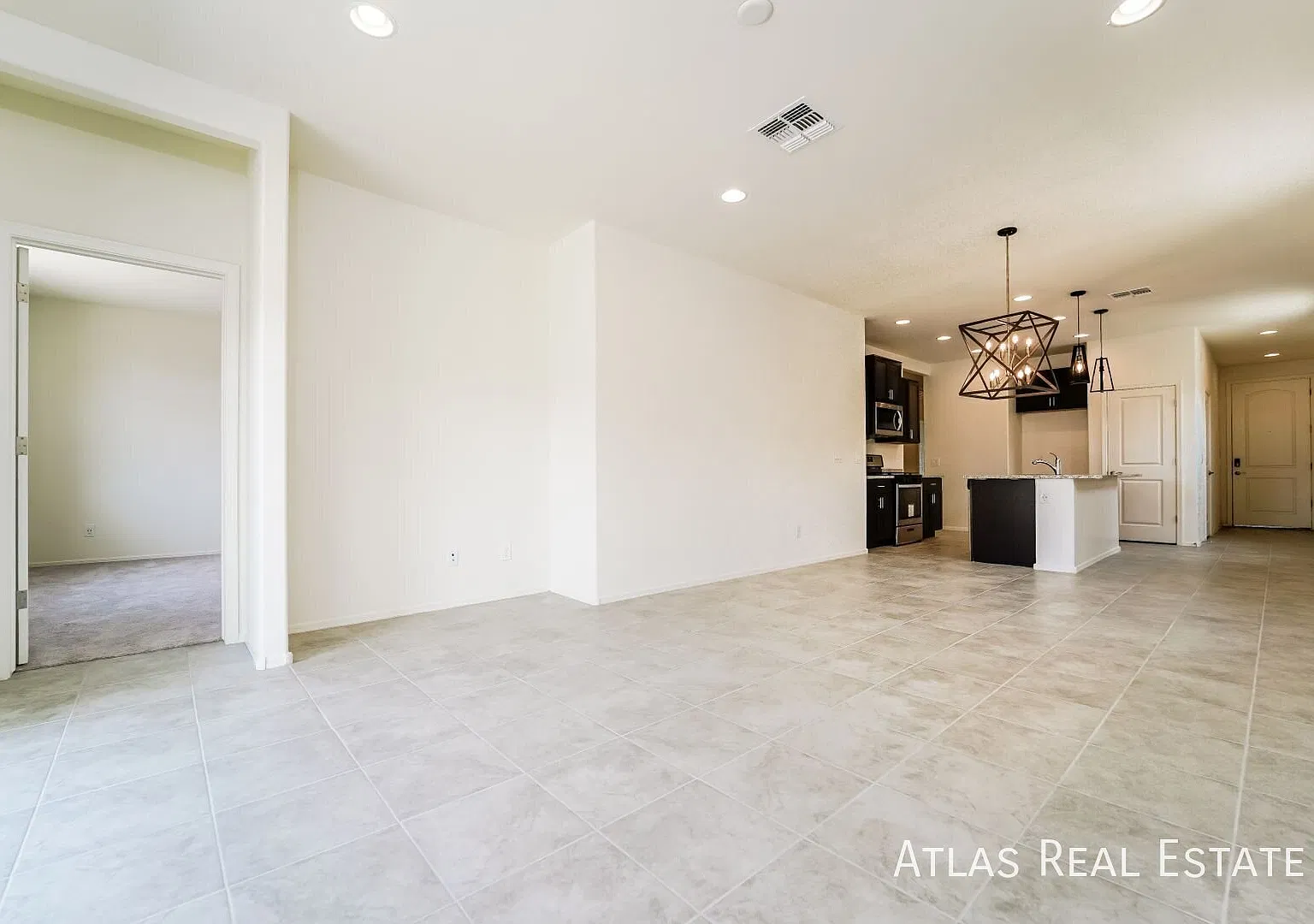 Alluring 4 Bed/2 Bath home in Marana! — Photo 3