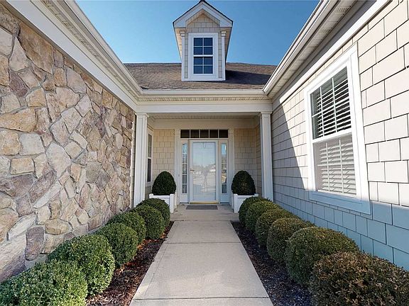 2nd image of 82 Samantha Cir