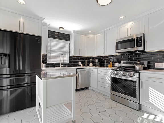 2nd image of 3133 Kenilworth Ave