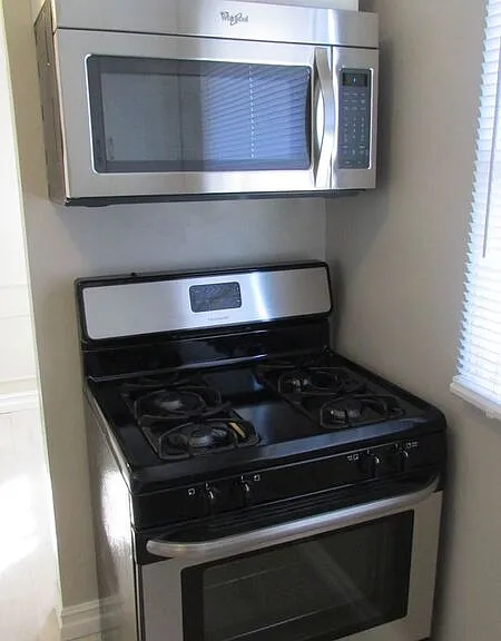 1323 S Highland Ave — Photo 4