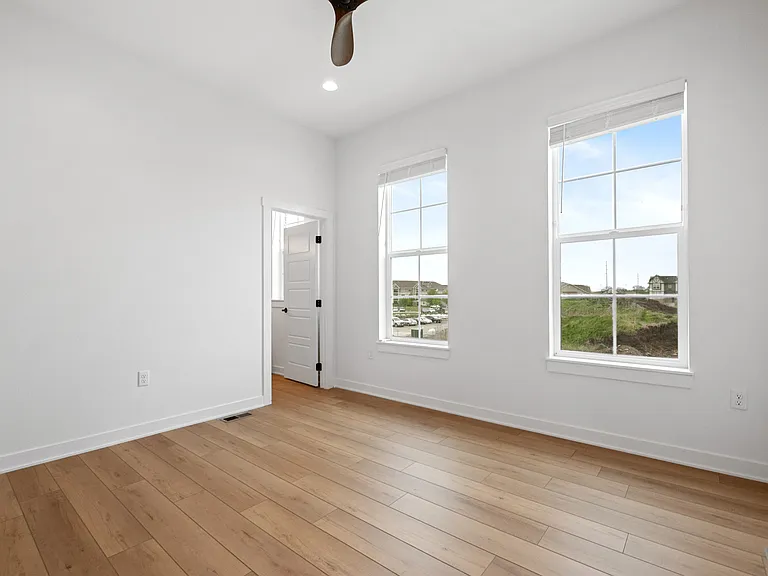 1109 SW 11th St — Photo 38