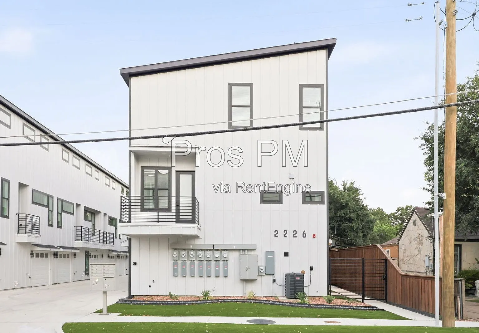 1 bed, 1.0 bath, 870 sqft, $1,949 — Photo 2