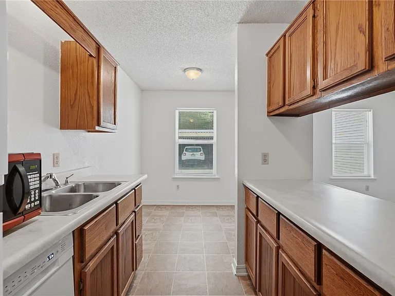 938 W Cleveland St #104 — Photo 11