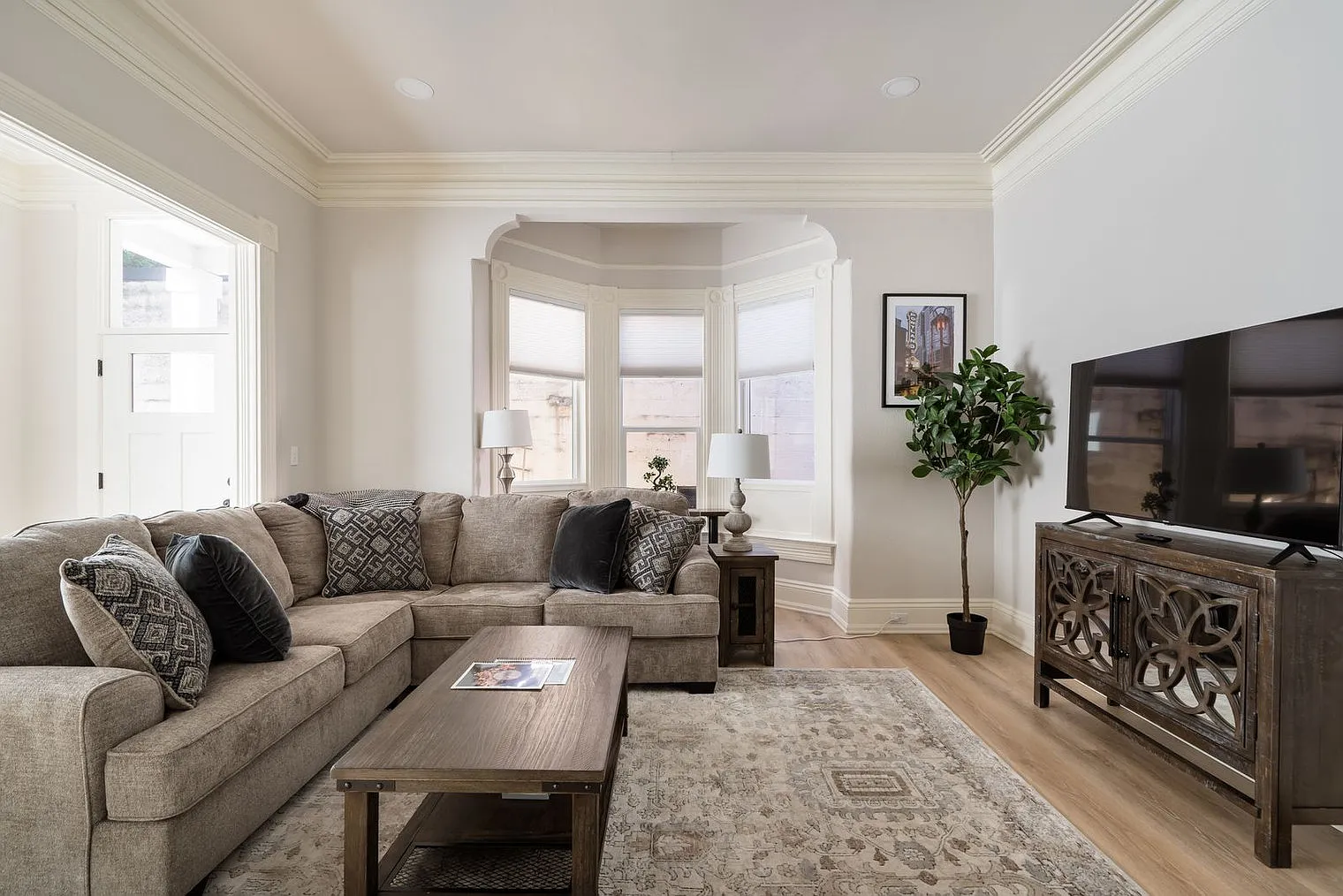 2 bed, 1.0 bath, 1668 sqft, $4,315 — Photo 1