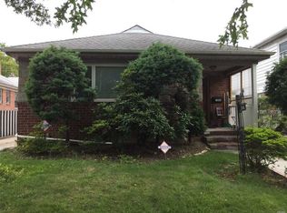 7808 Springfield Blvd, Oakland Gardens, NY 11364