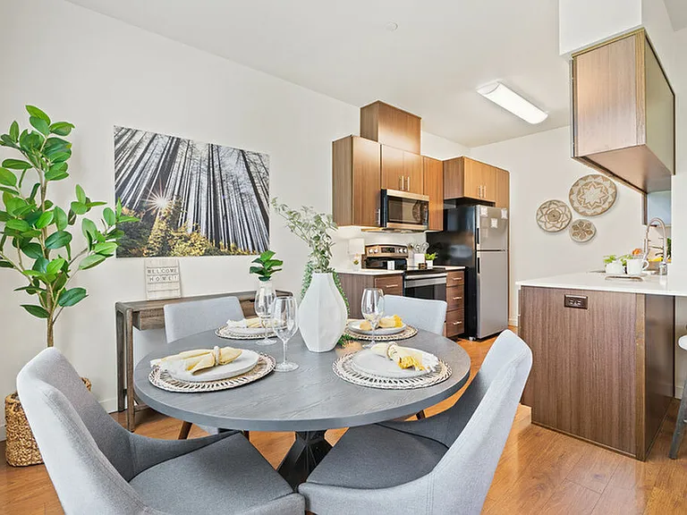 Spacious and Modern Kitchen