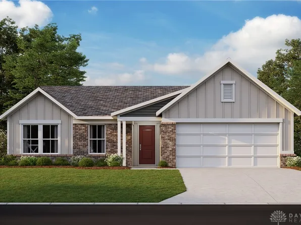 725 Hunters Run Dr, Brookville, OH 45309