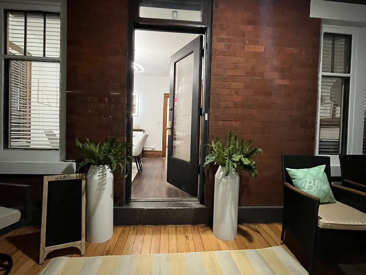 8 bed, 2086 sqft, $7,400 — Photo 3