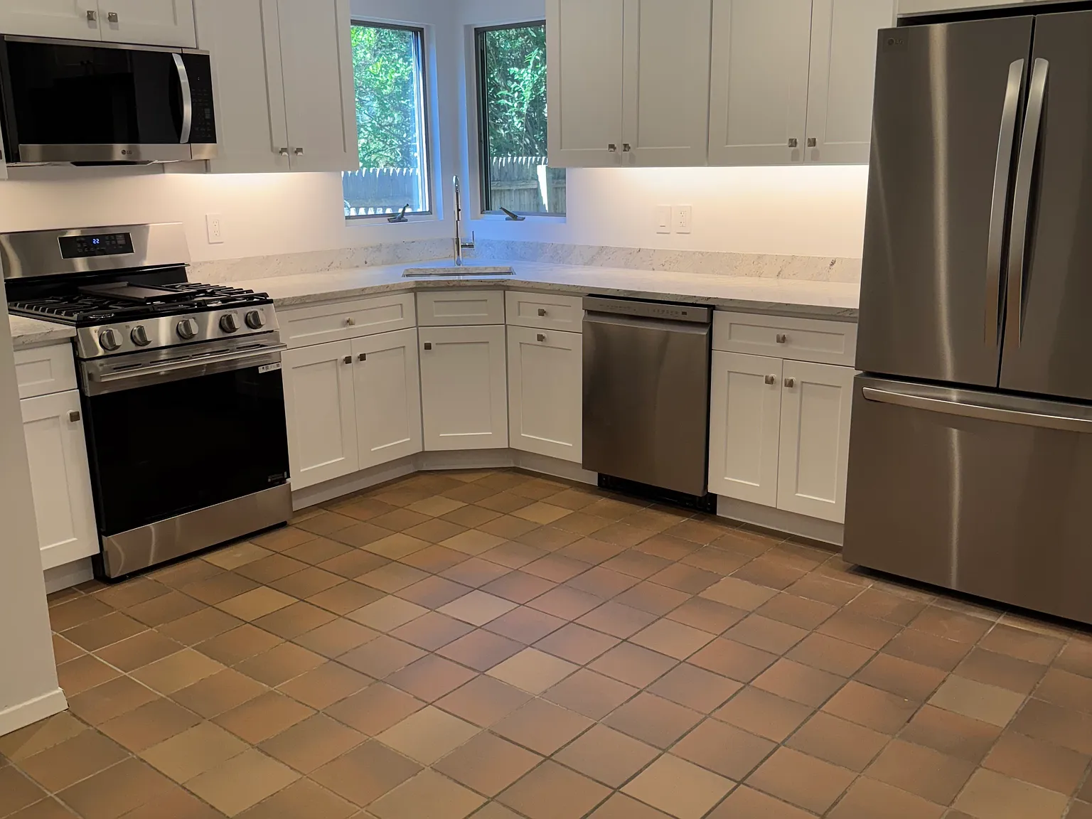 1 bed, 1005 sqft, $3,250 — Photo 2