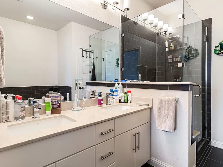 2703 Zach Scott St — Photo 12
