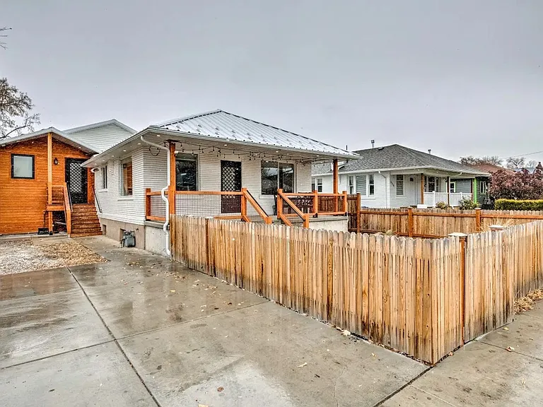 2324 S Green St #FRONT — Photo 1